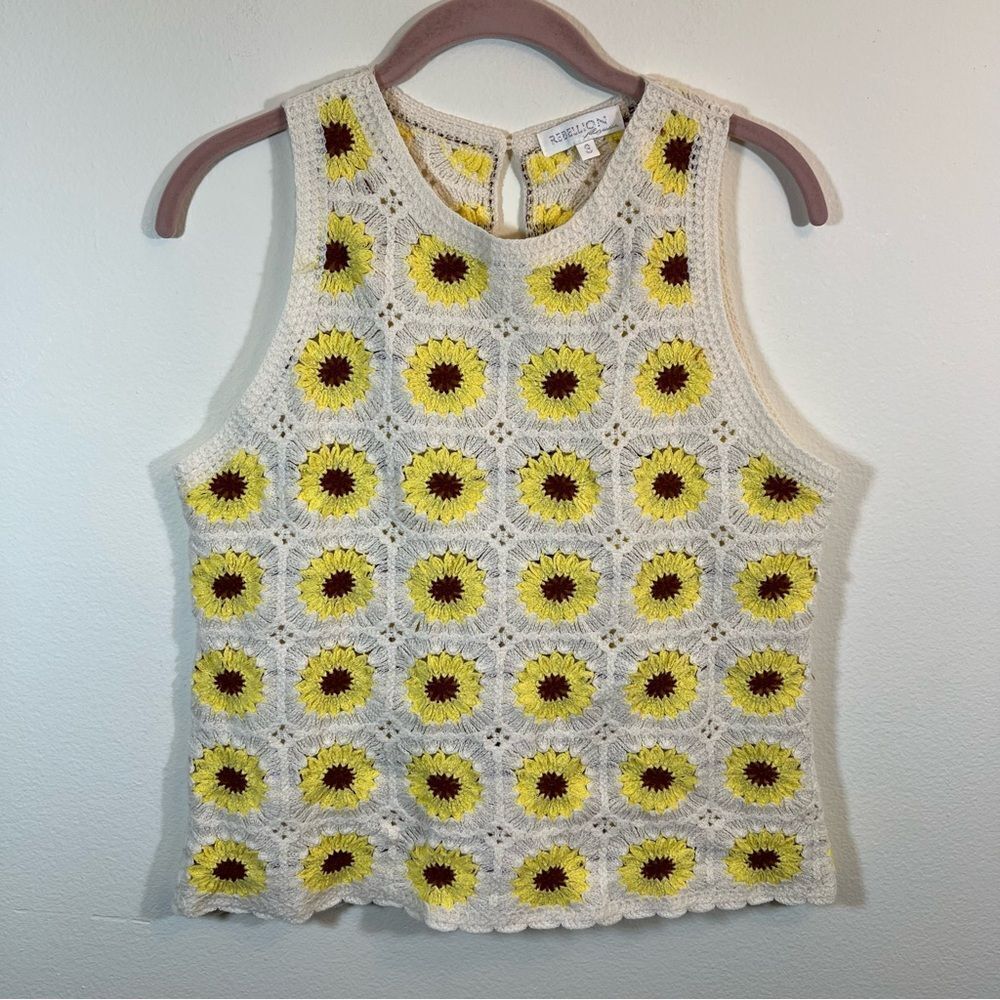 Rebellion Again Women’s Sunflower Knit Tank Top Small